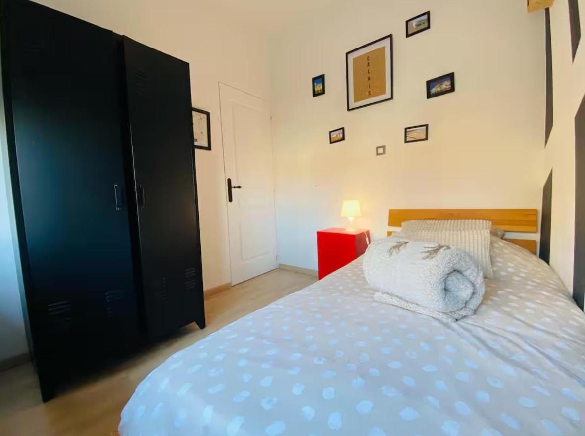 Chambre Privee Au Coeur De Calais Exterior photo